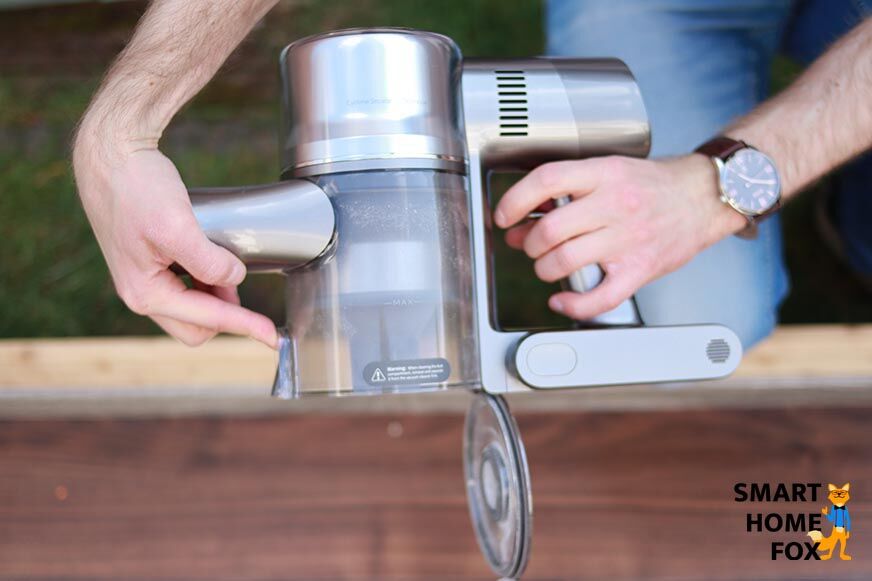 Entleerung des Schmutzbehälters